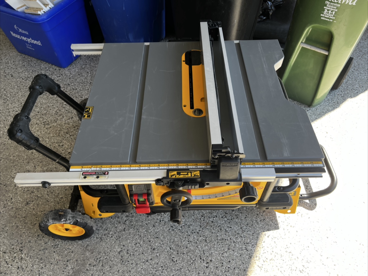 Dewalt DWE7491 10-Inch Table Saw with Folding Stand - photo 3