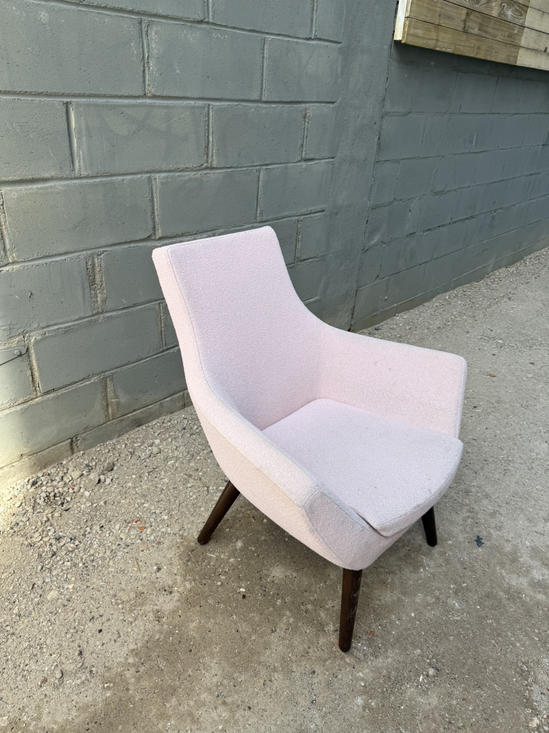 Mid-Century Modern Pink Accent Chair - photo 3