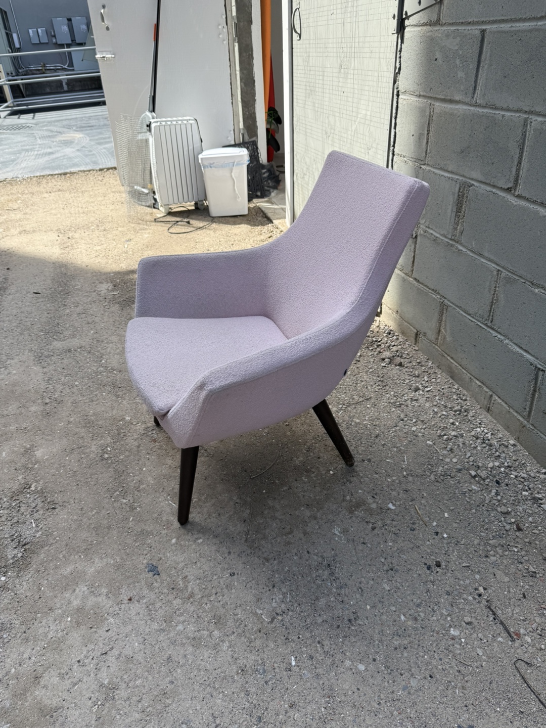 Mid-Century Modern Pink Accent Chair - photo 2