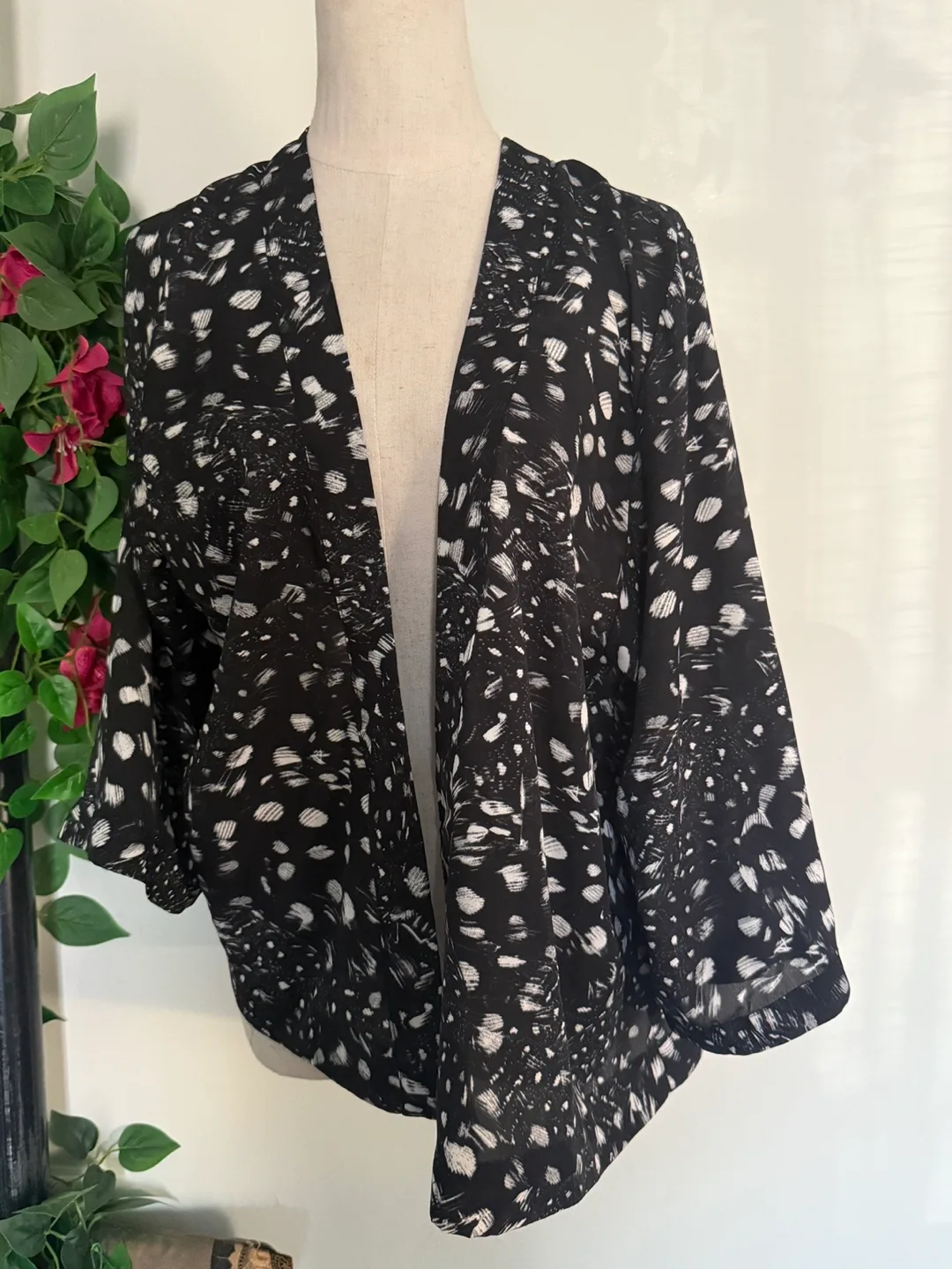 Black and White Abstract Print Kimono Cardigan thumbnail