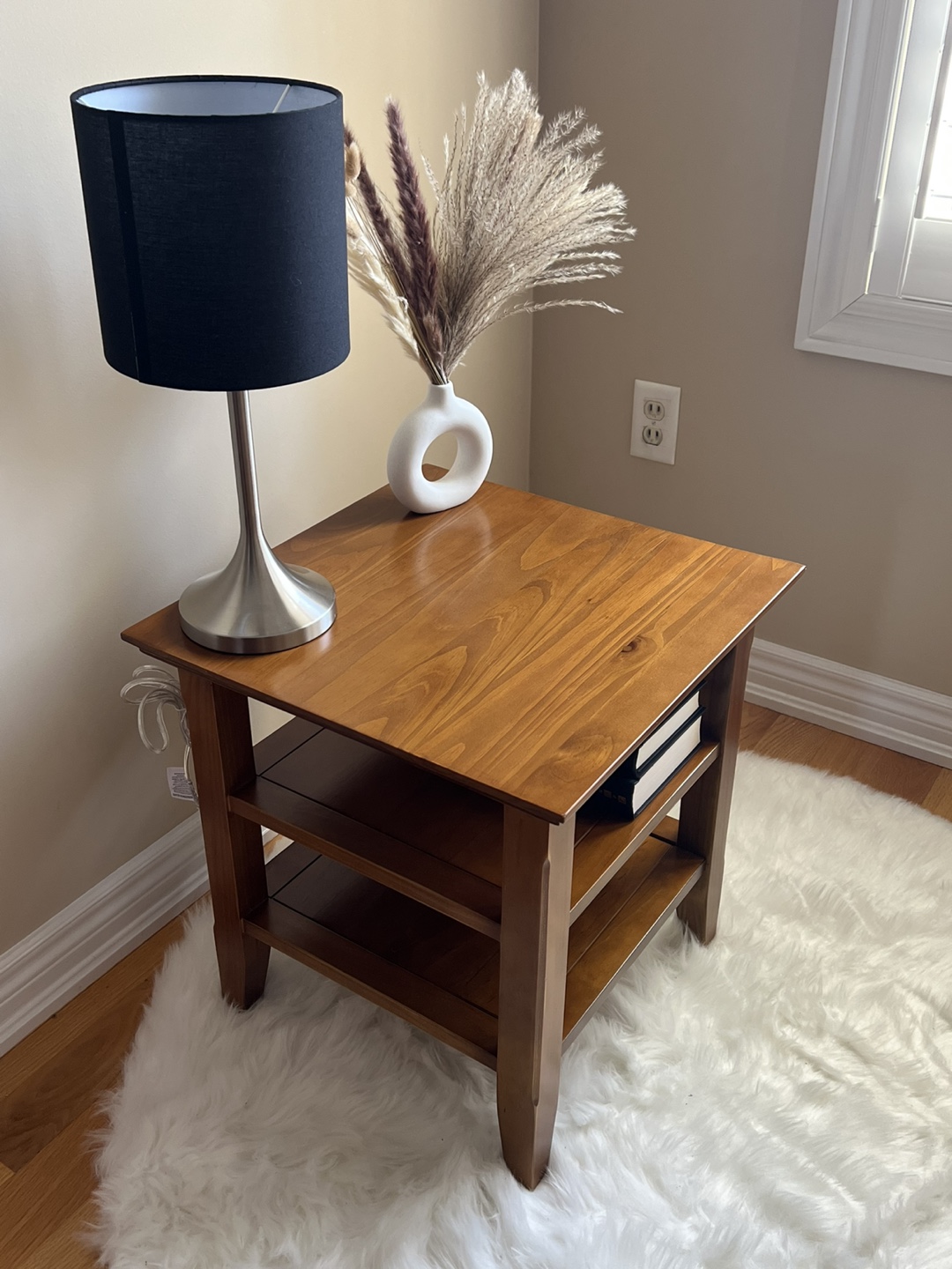 Beautifully Restored Solid Wood Side Table – Timeless & Elegant - photo 3