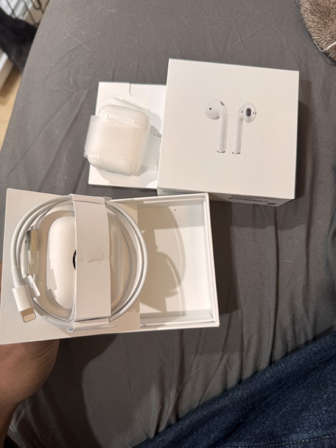 Apple AirPods with Charging Case (MV7N2AM/A)