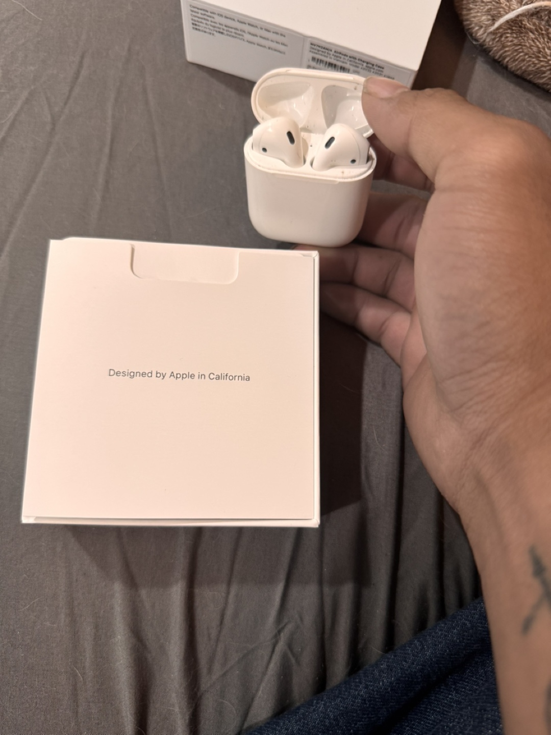 Apple AirPods with Charging Case (MV7N2AM/A) - photo 4