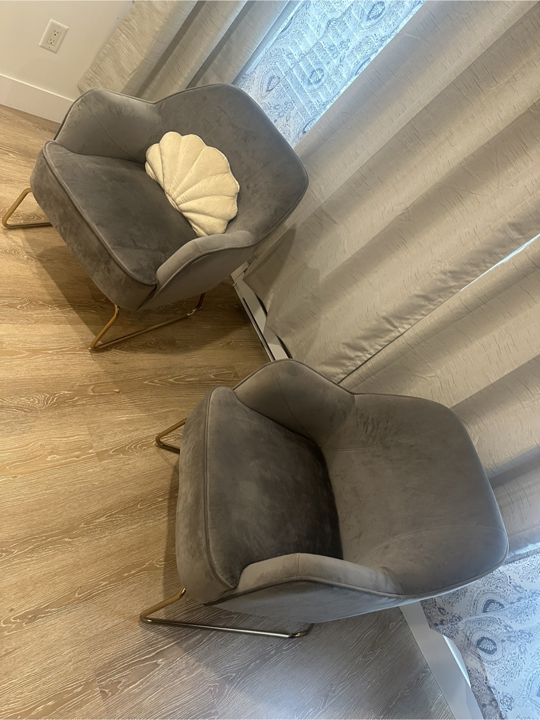 Accent chairs