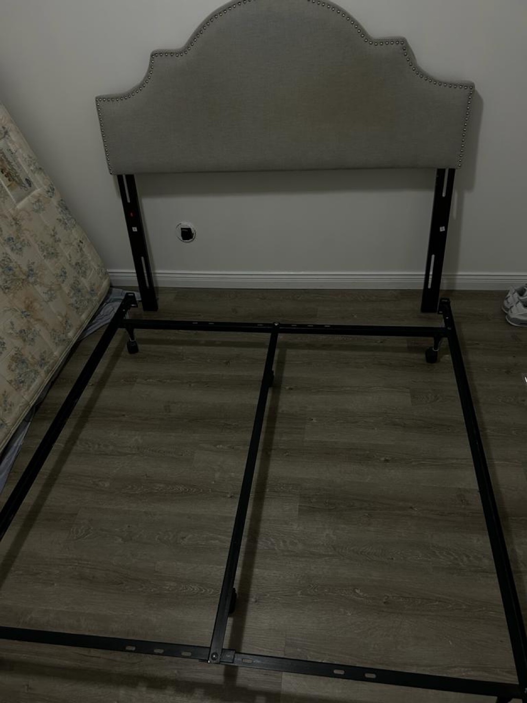 Queen Size Bed Frame with Headboard and Mattress - photo 3