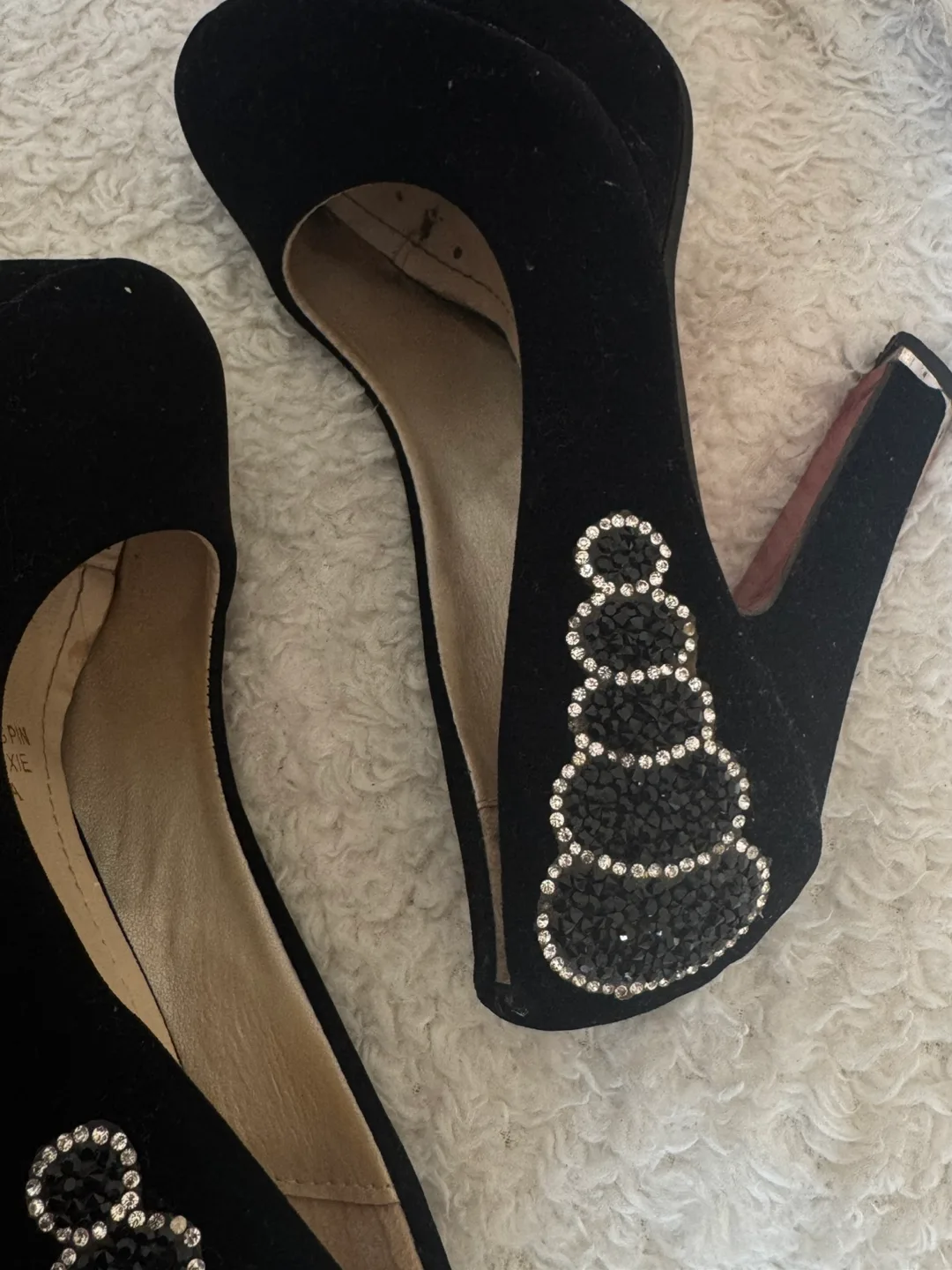 Black Velvet Rhinestone Heels Size 36 image indicator(6)