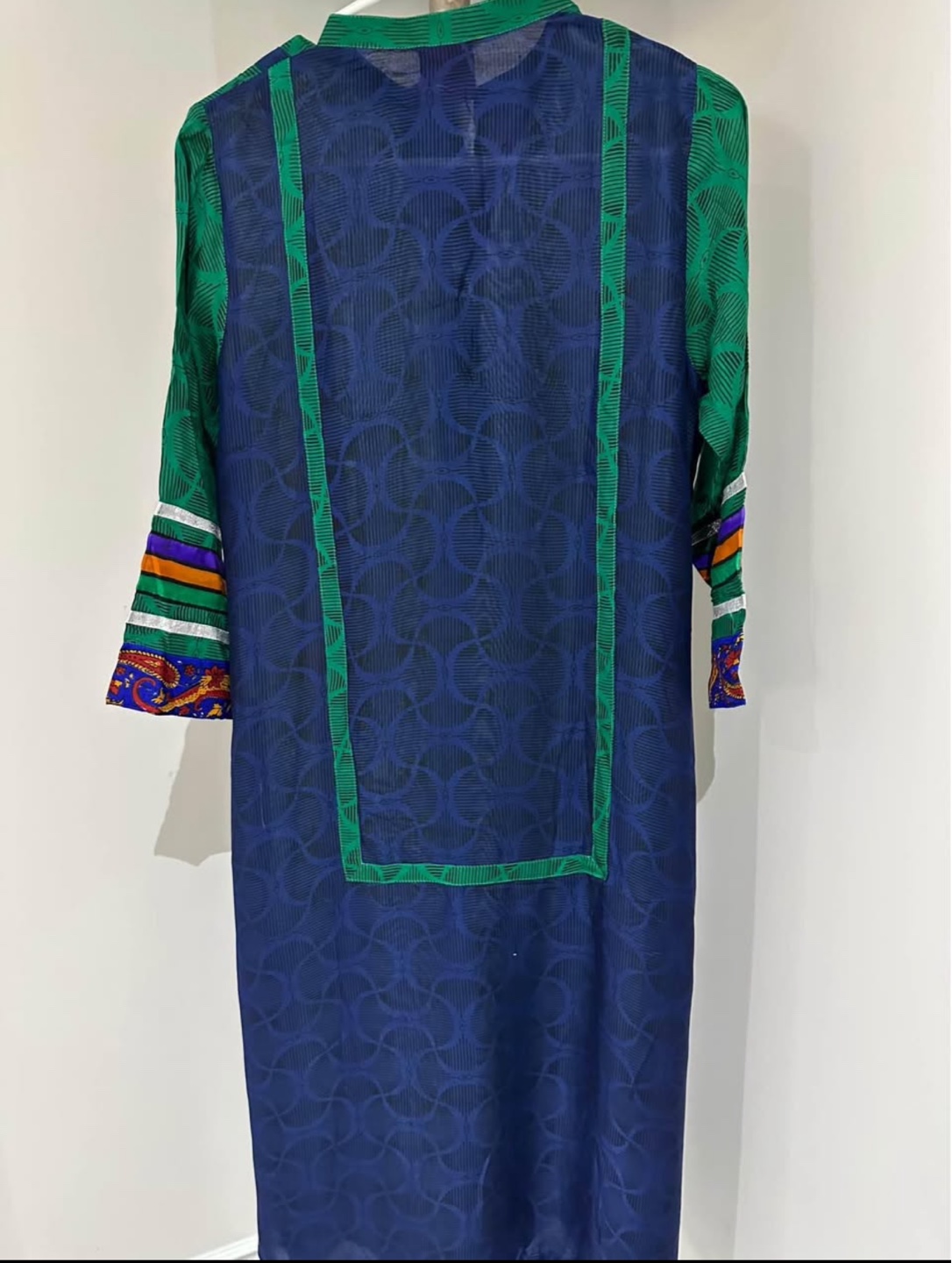 2pcs Gorgeous Emerald Green & Navy Blue Embroidered Kurti - photo 4