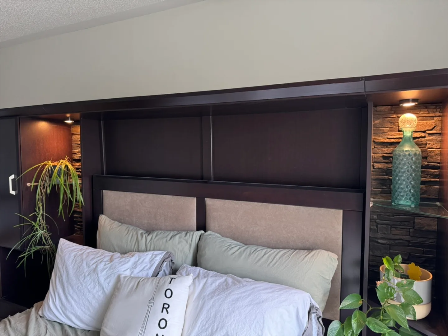 Queen Size Bedroom Set with Built-in Headboard and Nightstands image indicator(6)