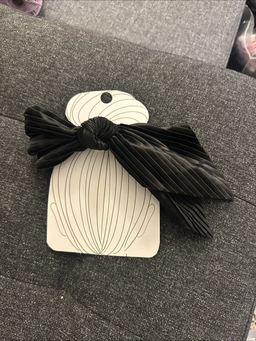 Black pleated scrunchie(hair band) thumbnail