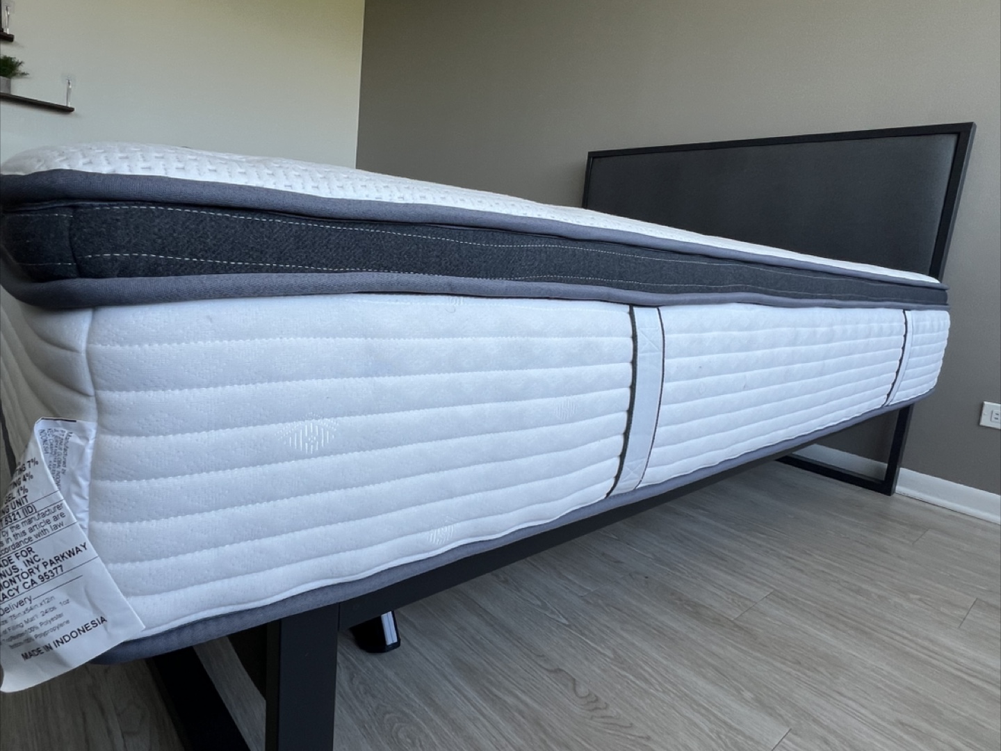 (Moving Sale!) 12" Plush Cooling Gel Memory Foam Mattress - photo 3