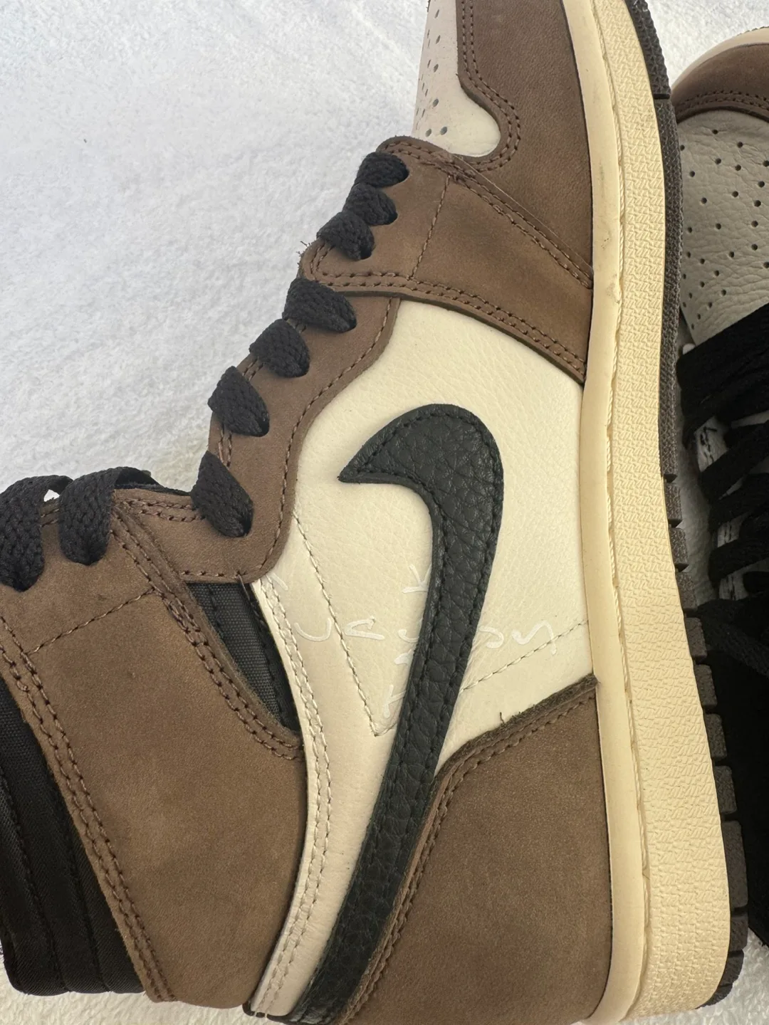 Travis Scott x Air Jordan 1 Retro High OG SP 'Dark Mocha' image indicator(3)