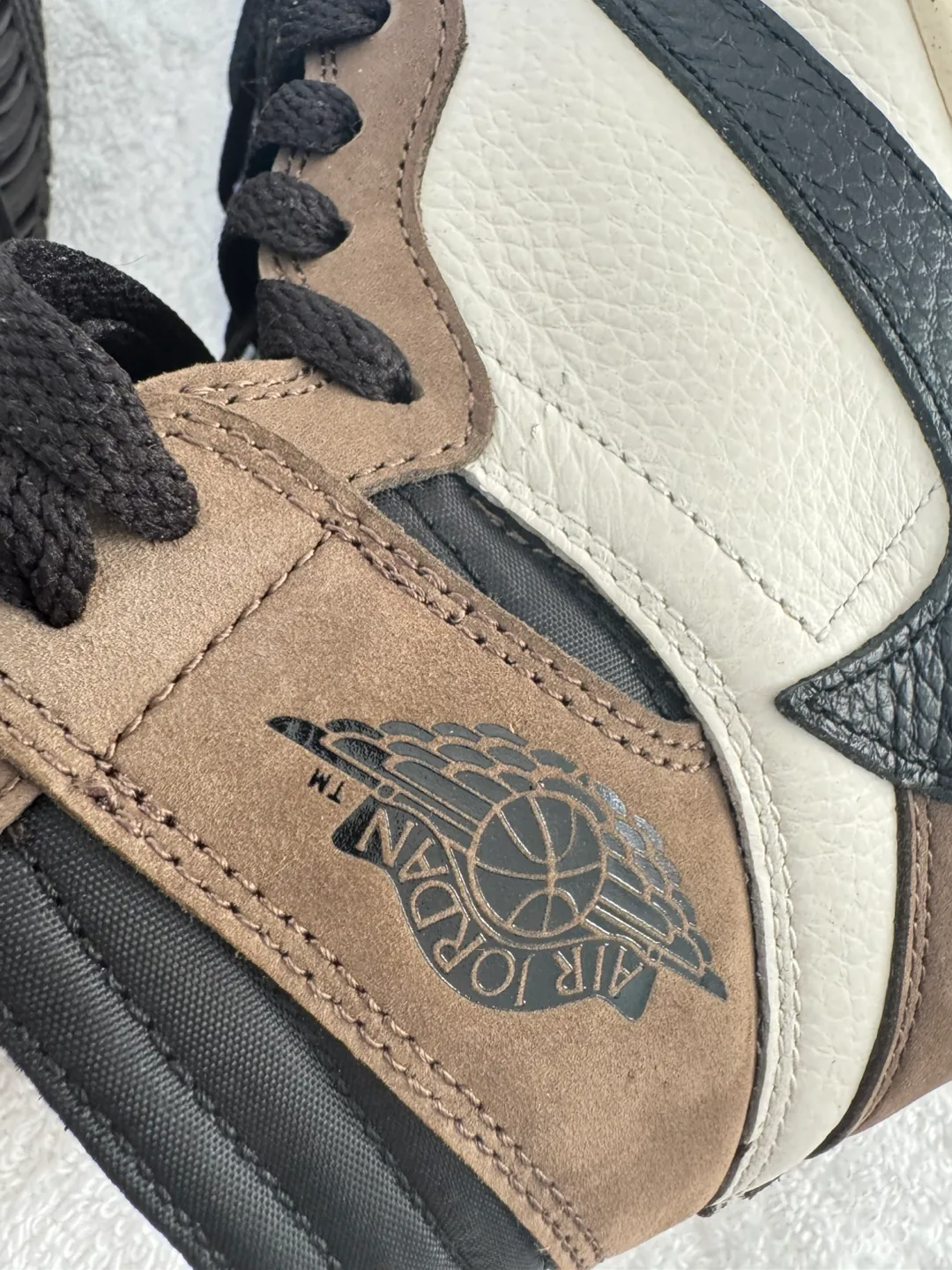 Travis Scott x Air Jordan 1 Retro High OG SP 'Dark Mocha' image indicator(4)