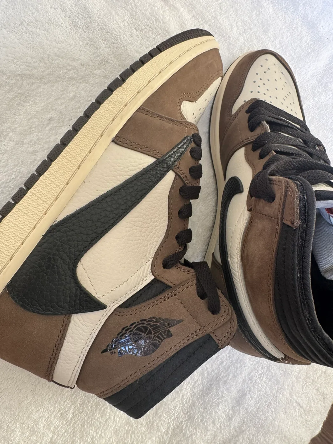 Travis Scott x Air Jordan 1 Retro High OG SP 'Dark Mocha' image indicator(2)