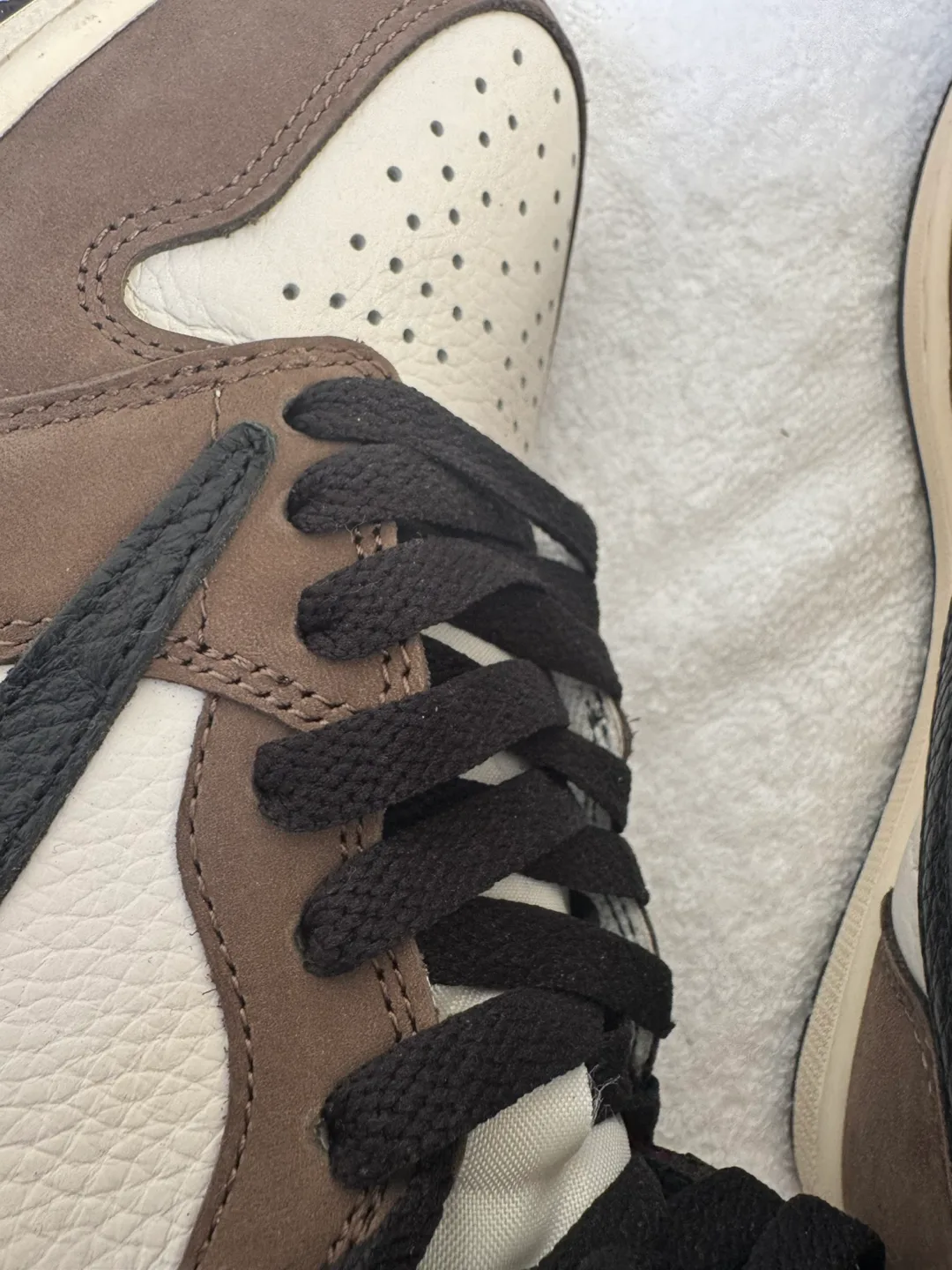 Travis Scott x Air Jordan 1 Retro High OG SP 'Dark Mocha' image indicator(9)