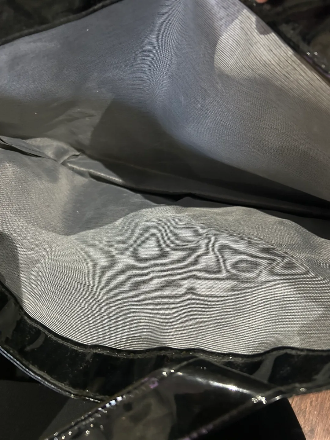 Vintage Y2K GUESS Black Patent Tote Bag image indicator(2)