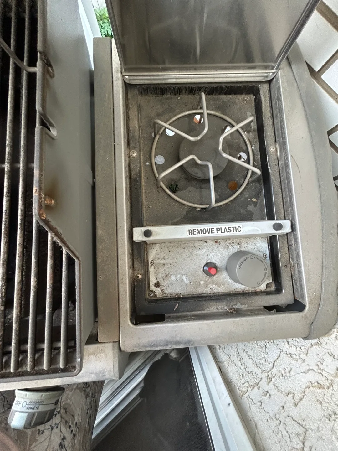 Weber Genesis II three-burner propane BBQ image indicator(3)