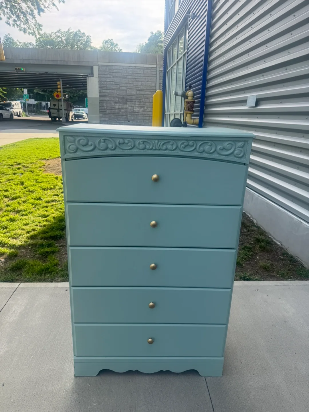 Free delivery dresser thumbnail