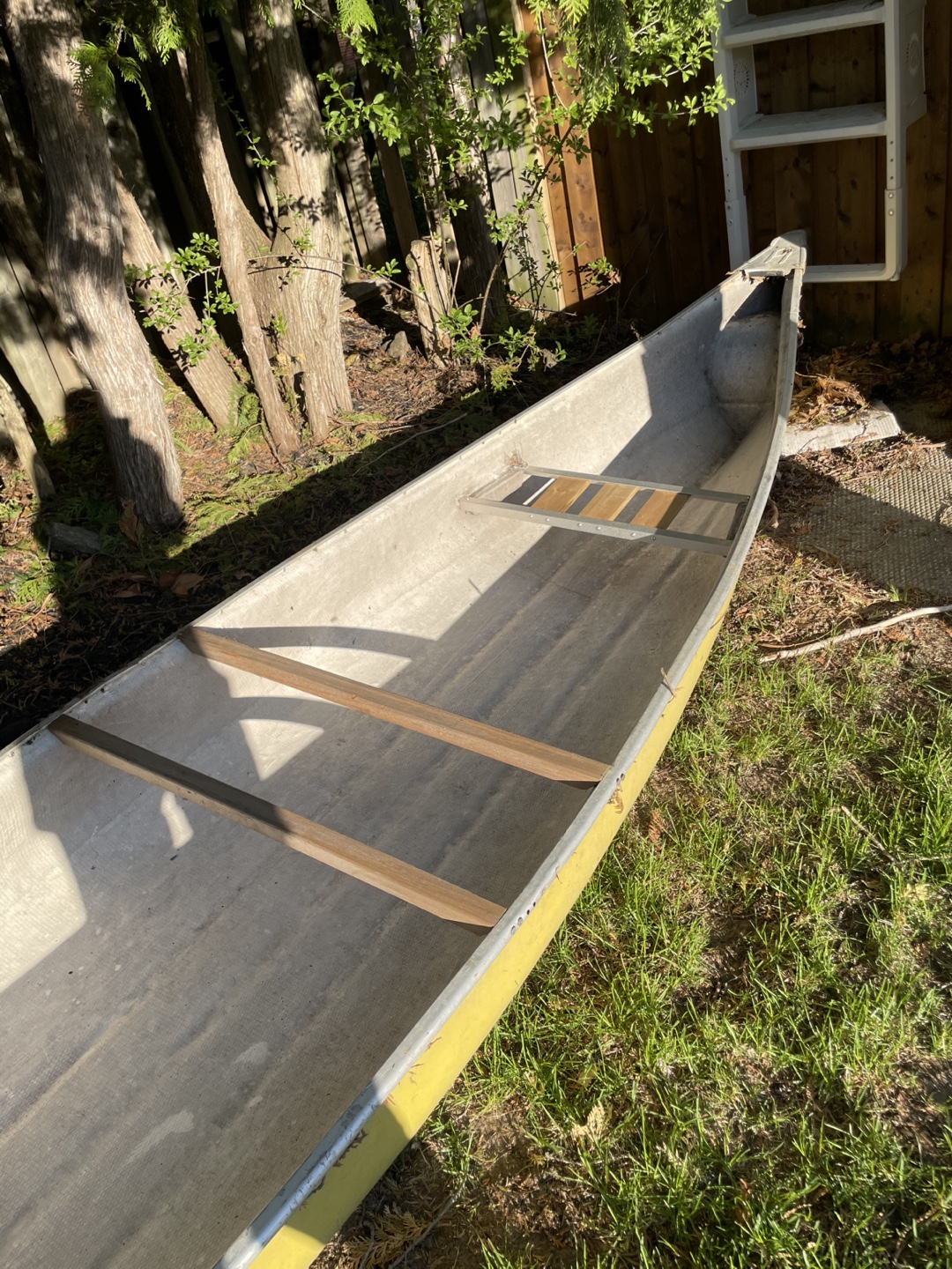 Hunter canoe 16’ with paddles - photo 3