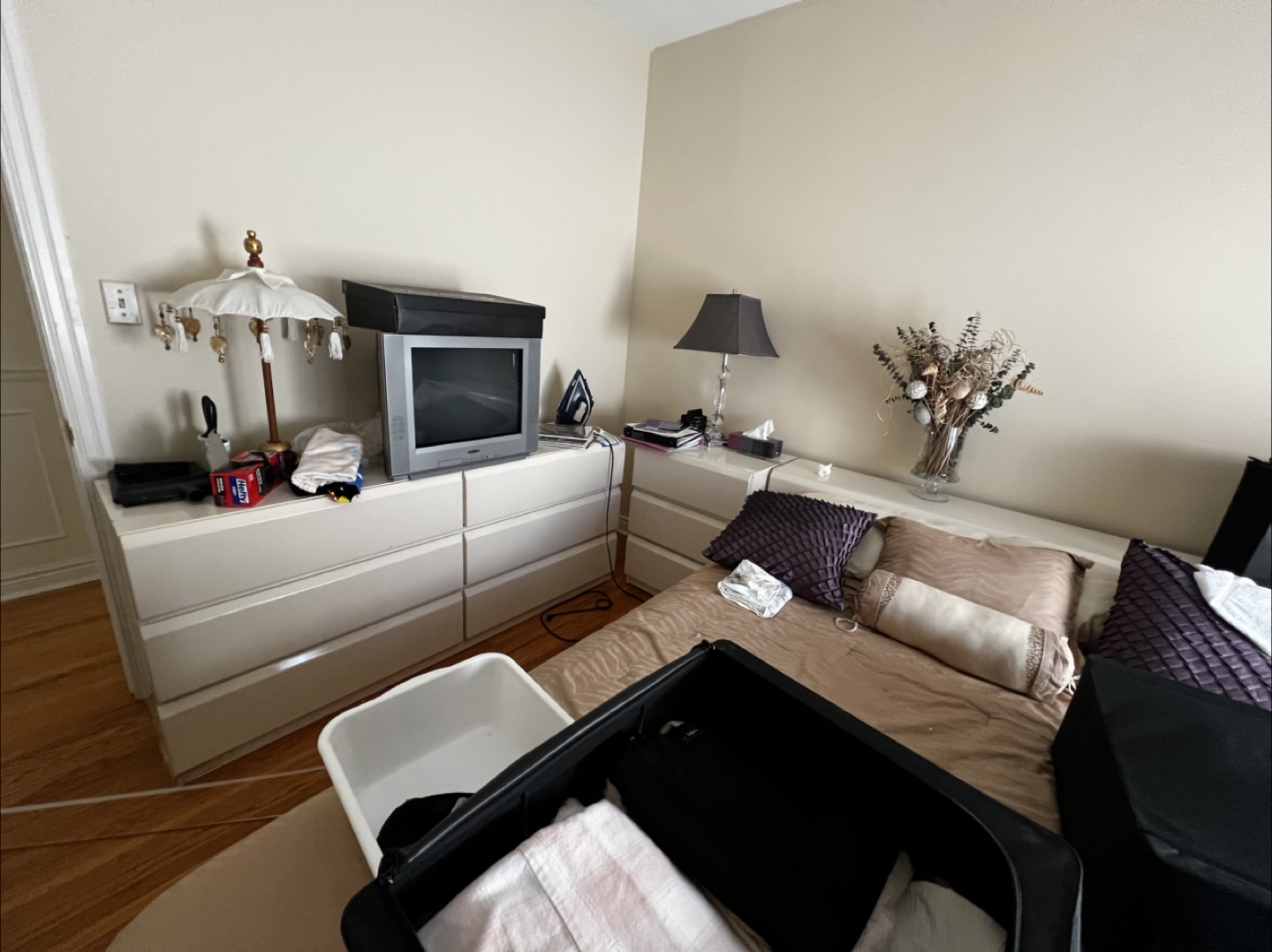White bedroom Set.Head board, Dresser and matching nightstand - photo 2