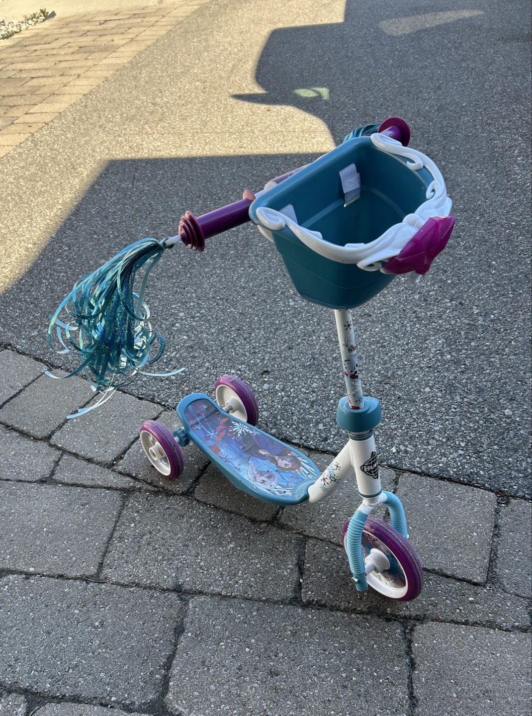 Frozen Scooter with Basket and Streamers