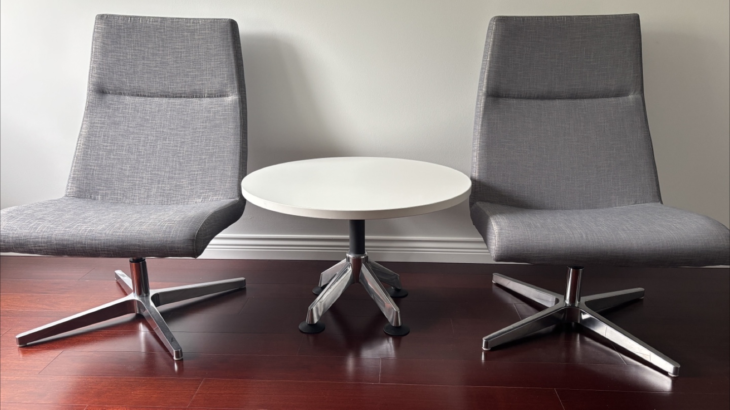 Pair of Swivel Lounge Chairs with Side Table - photo 3