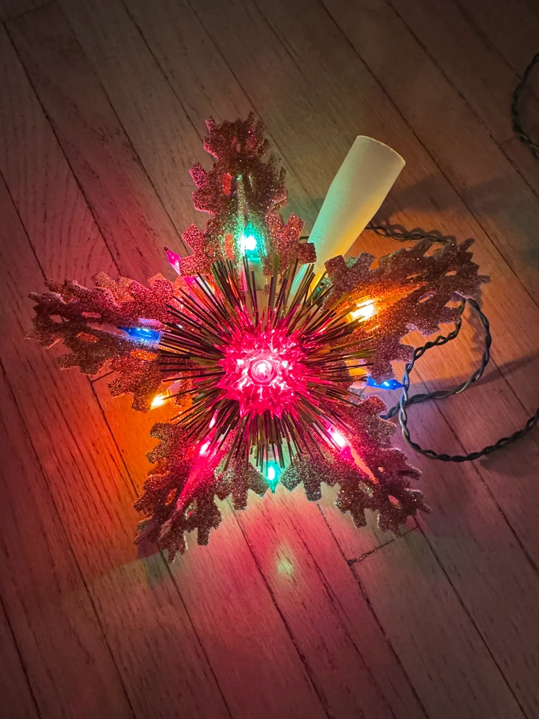 Vintage Sparkle Treetop 11-Light Snowflake thumbnail