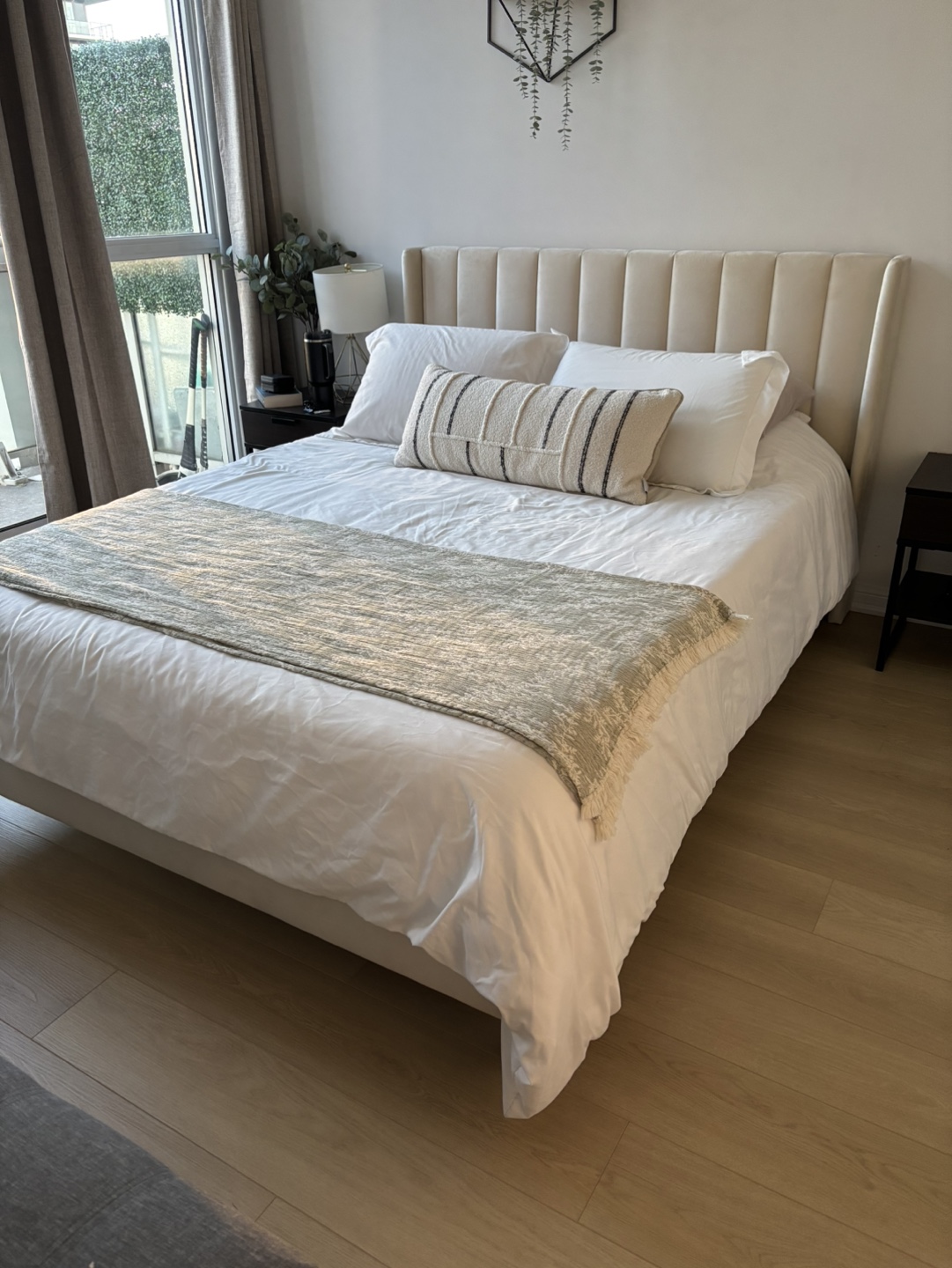 YUHUASHI Queen Upholstered Platform Bed Frame - Cream
