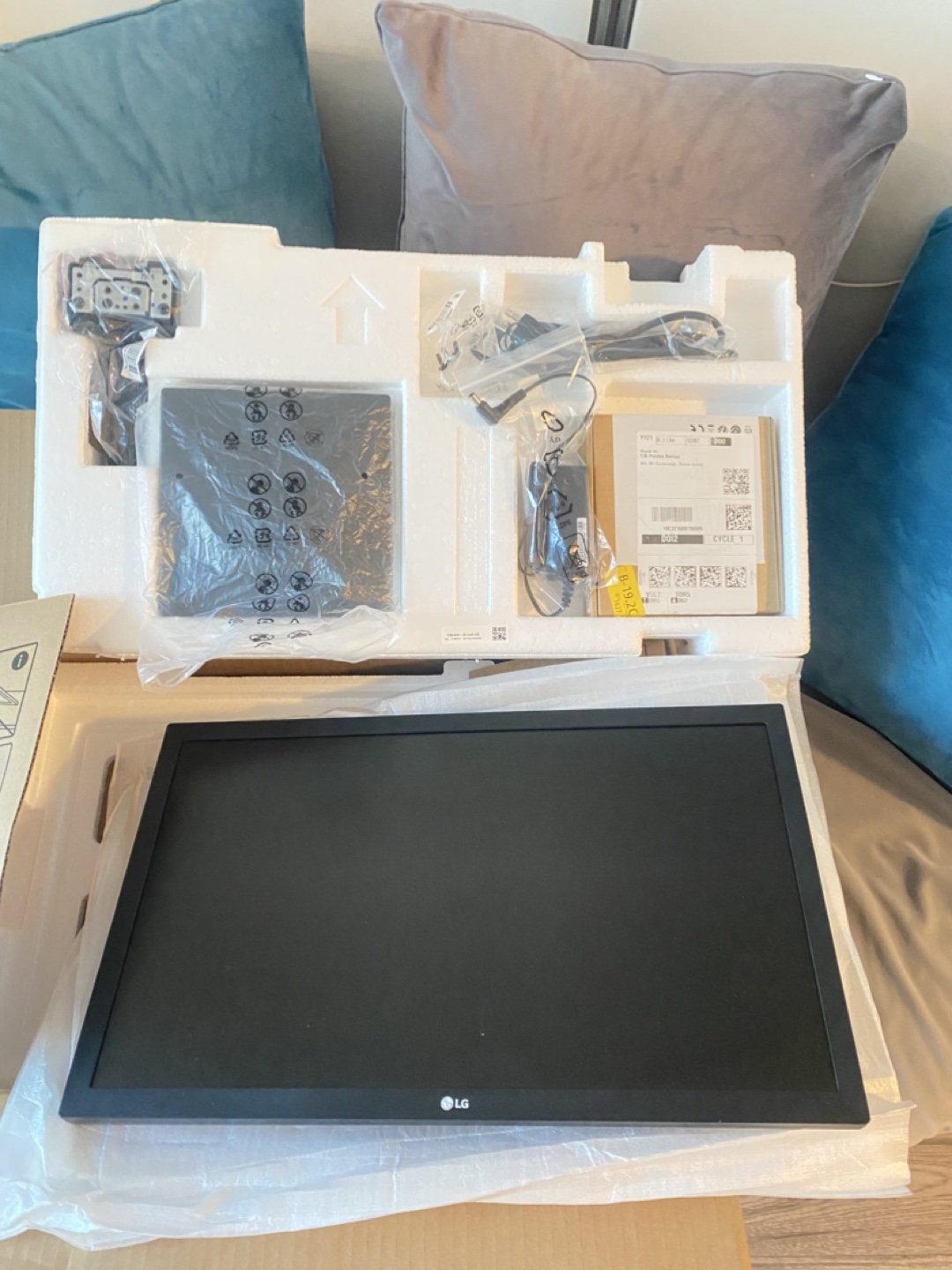 LG 22BK400 22-inch Monitor - photo 3