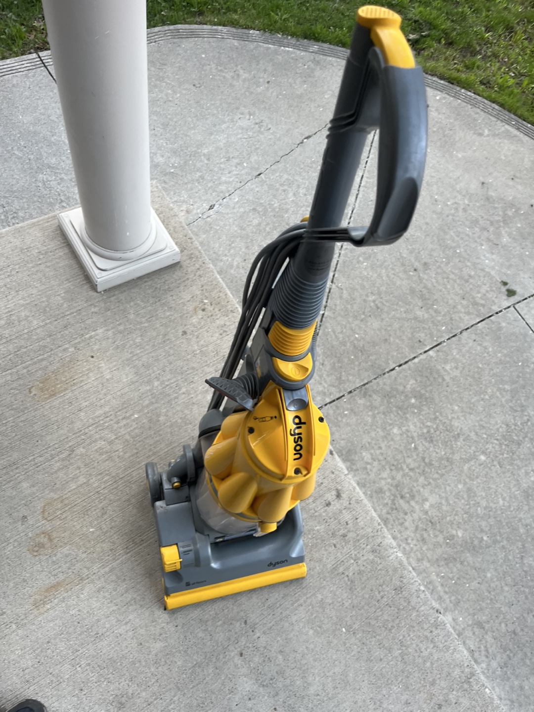 Dyson Vacuum Cleaner - photo 3