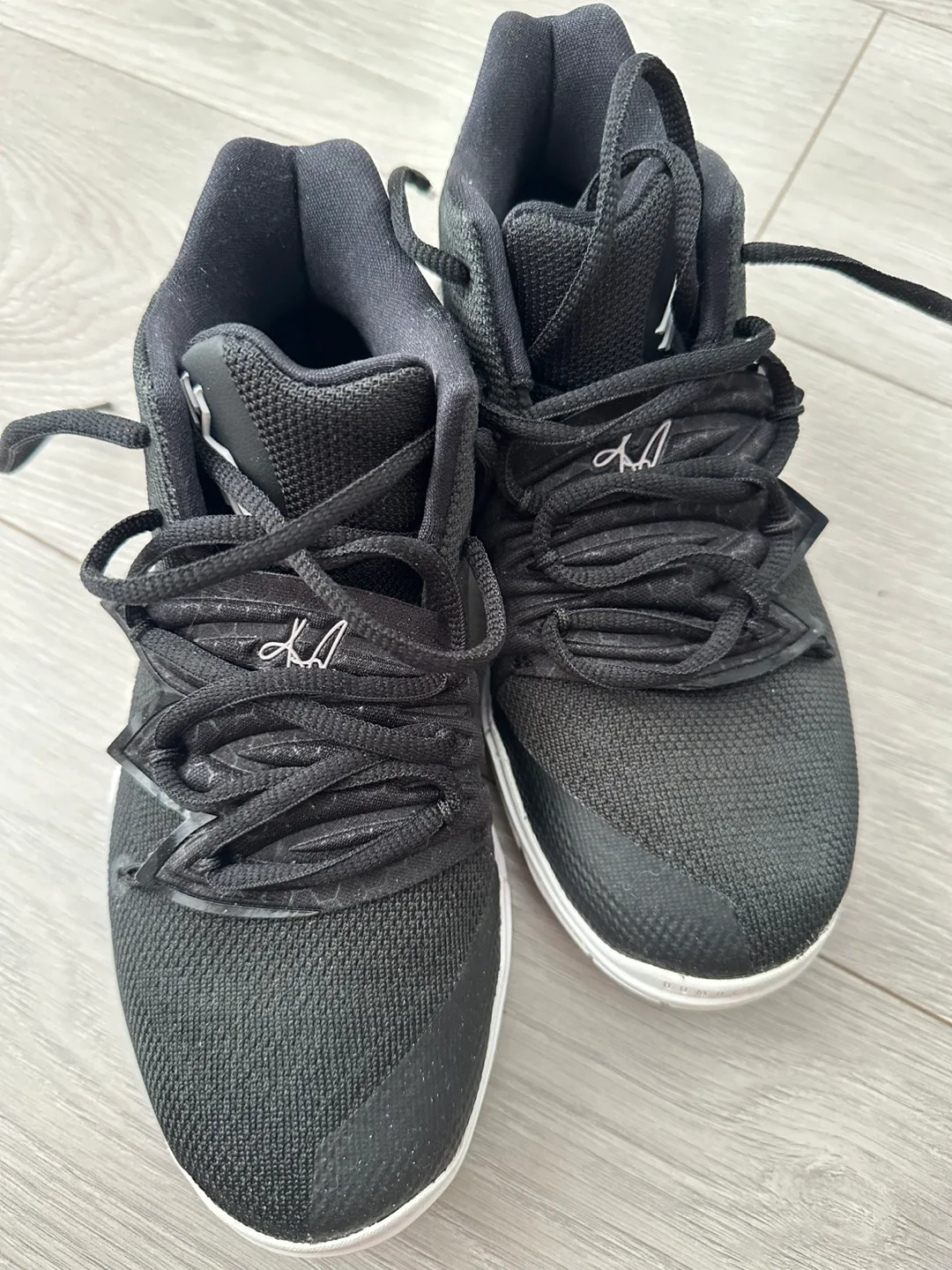 Nike Kyrie 5 Black Multi-Colour Basketball Shoes - Size US 4Y thumbnail