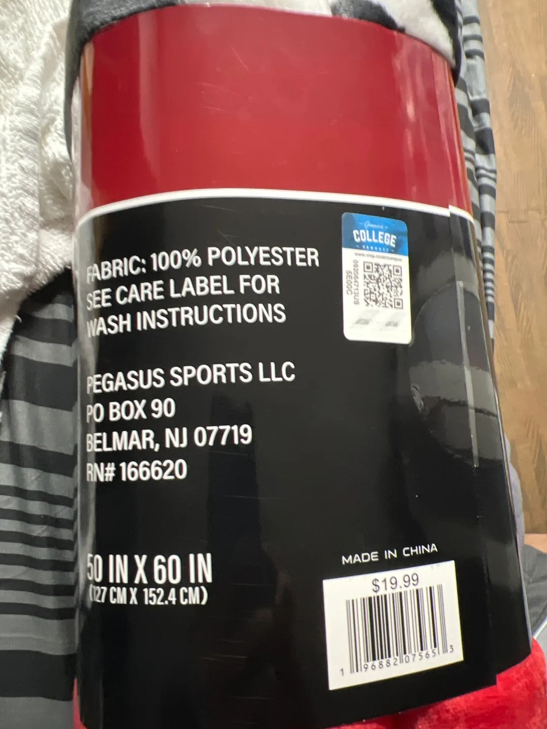 Georgia Bulldogs Super Soft Plush Throw Blanket image indicator(2)