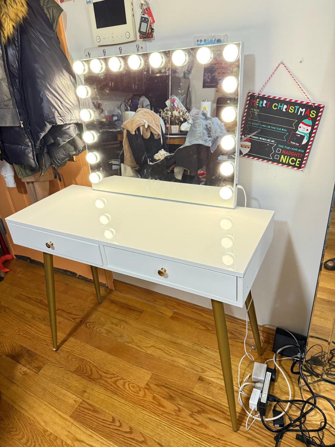 White Vanity Desk with Hollywood Mirror and Drawers - photo 2