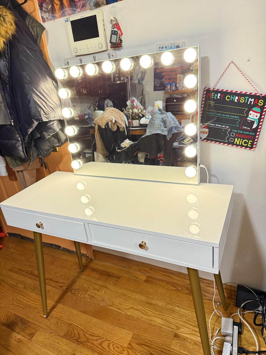 White Vanity Desk with Hollywood Mirror and Drawers