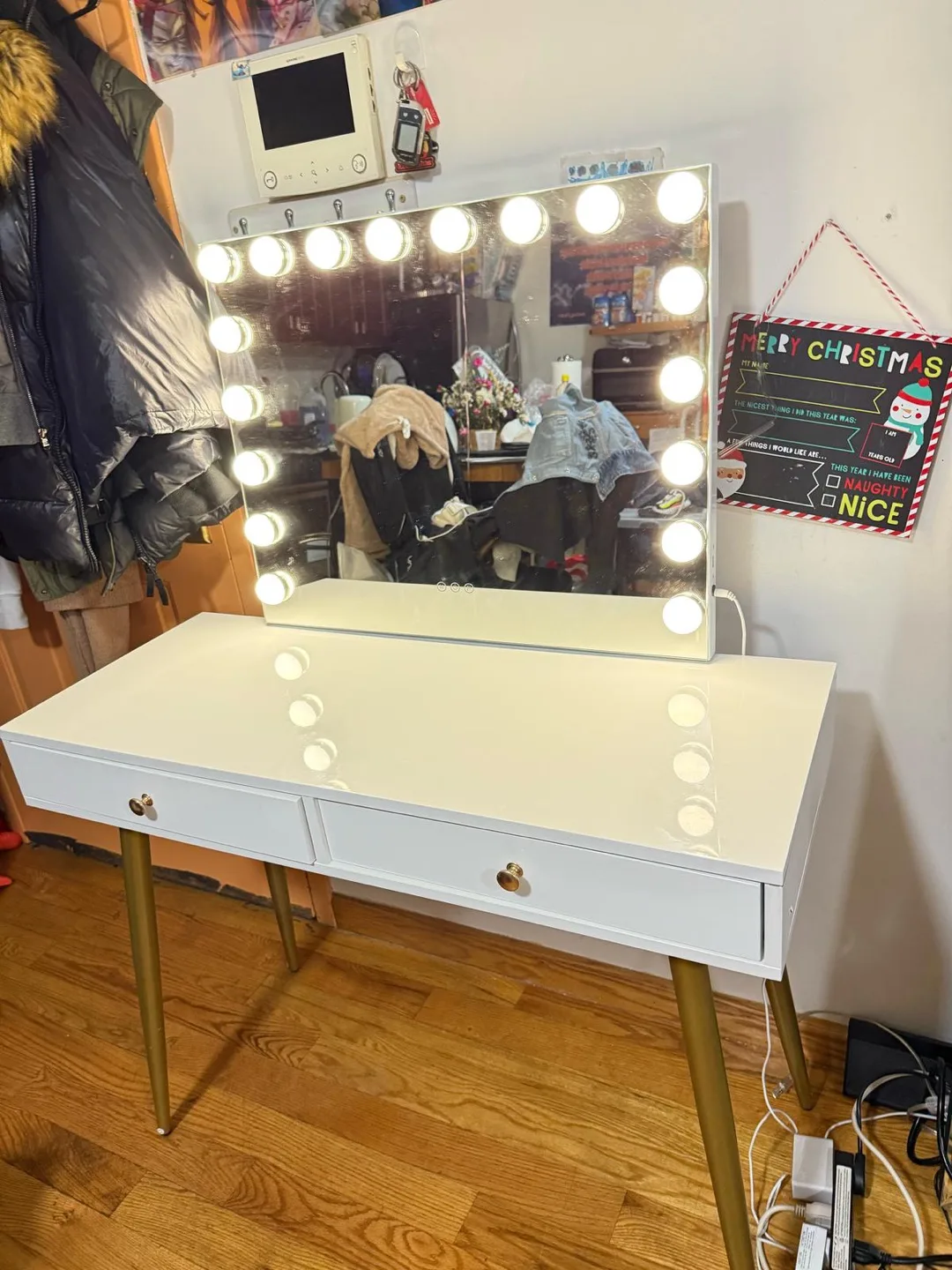 White Vanity Desk with Hollywood Mirror and Drawers thumbnail