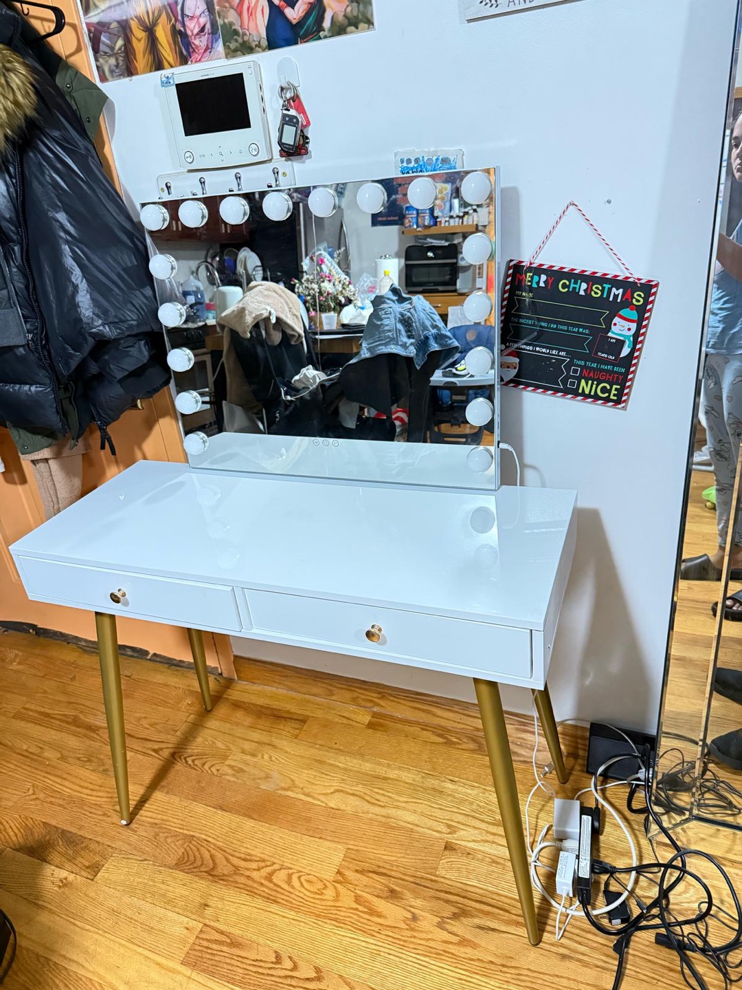White Vanity Desk with Hollywood Mirror and Drawers - photo 3