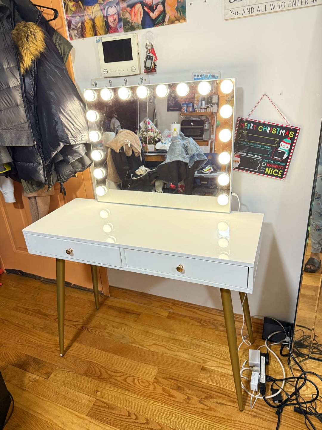 White Vanity Desk with Hollywood Mirror and Drawers - photo 5