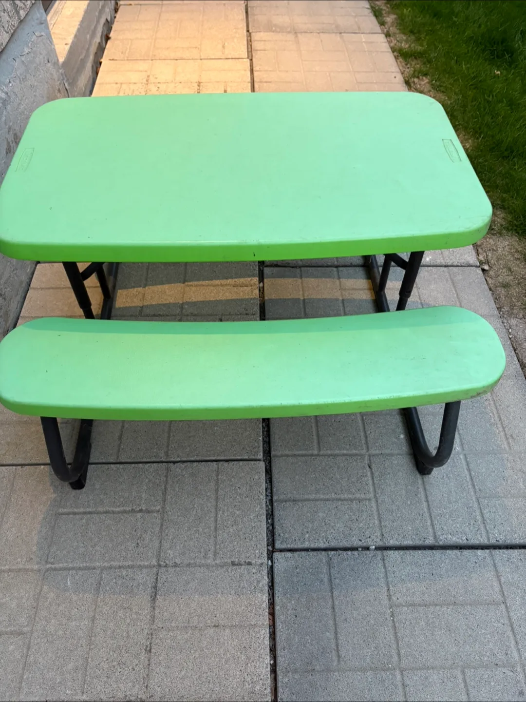 Kids' Folding Picnic Table - Lime Green image indicator(2)