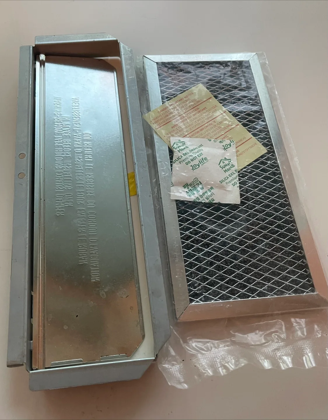 ❤️Brand New❤️ Range Hood Charcoal Filter and Housing thumbnail