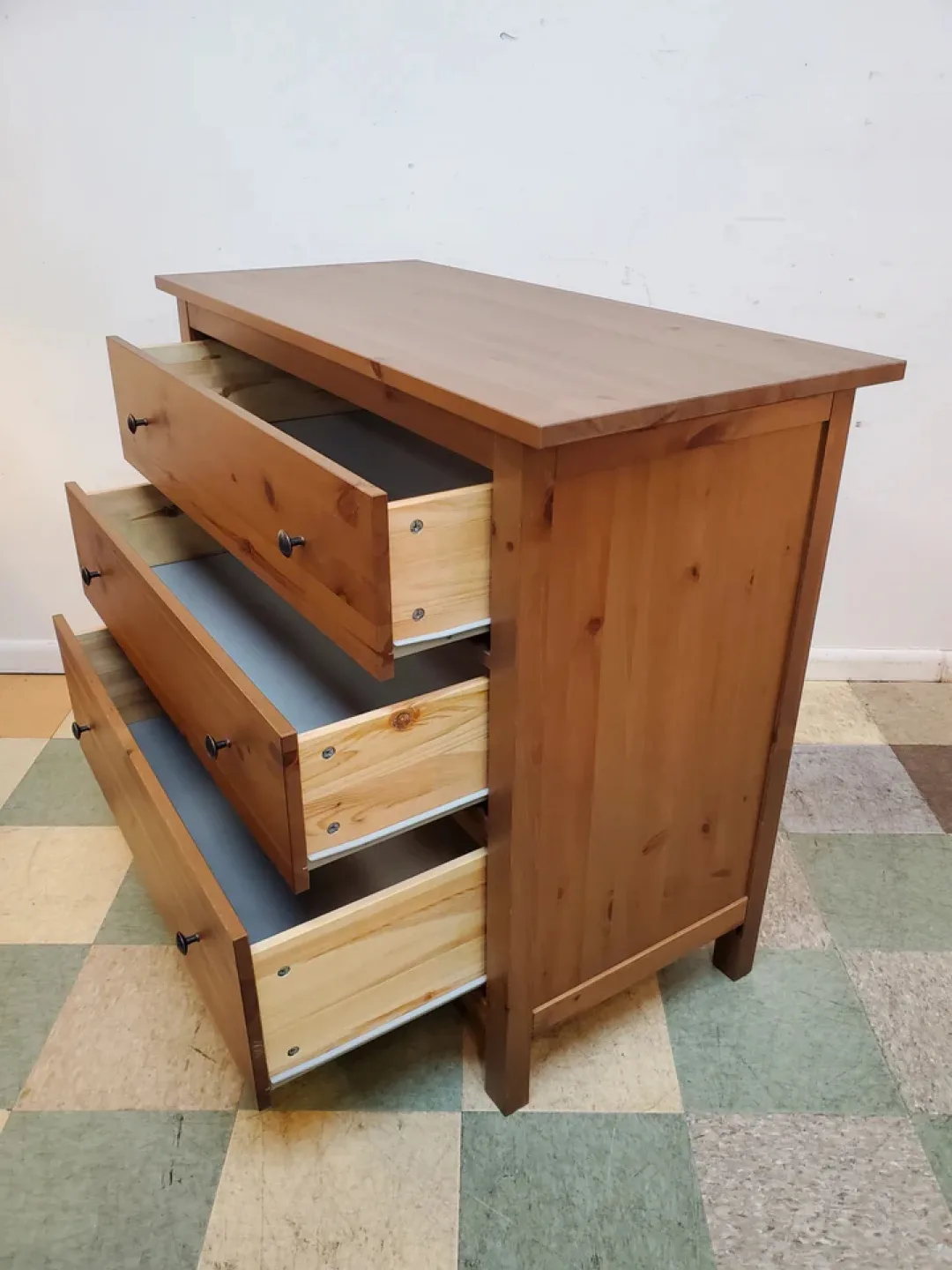 IKEA HEMNES Three-Drawer Chest image indicator(4)