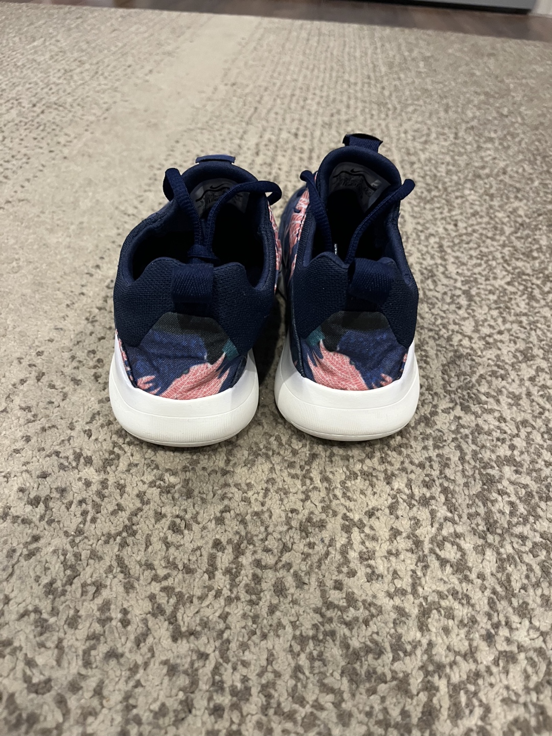 Nike Women's Size 5.5 Floral Running Shoes - photo 2