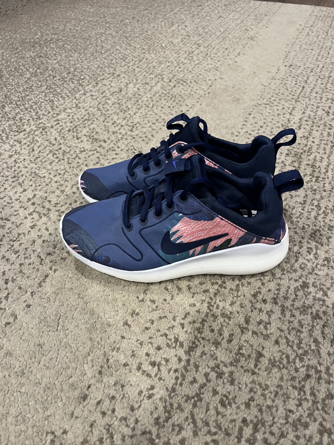 Nike Women's Size 5.5 Floral Running Shoes
