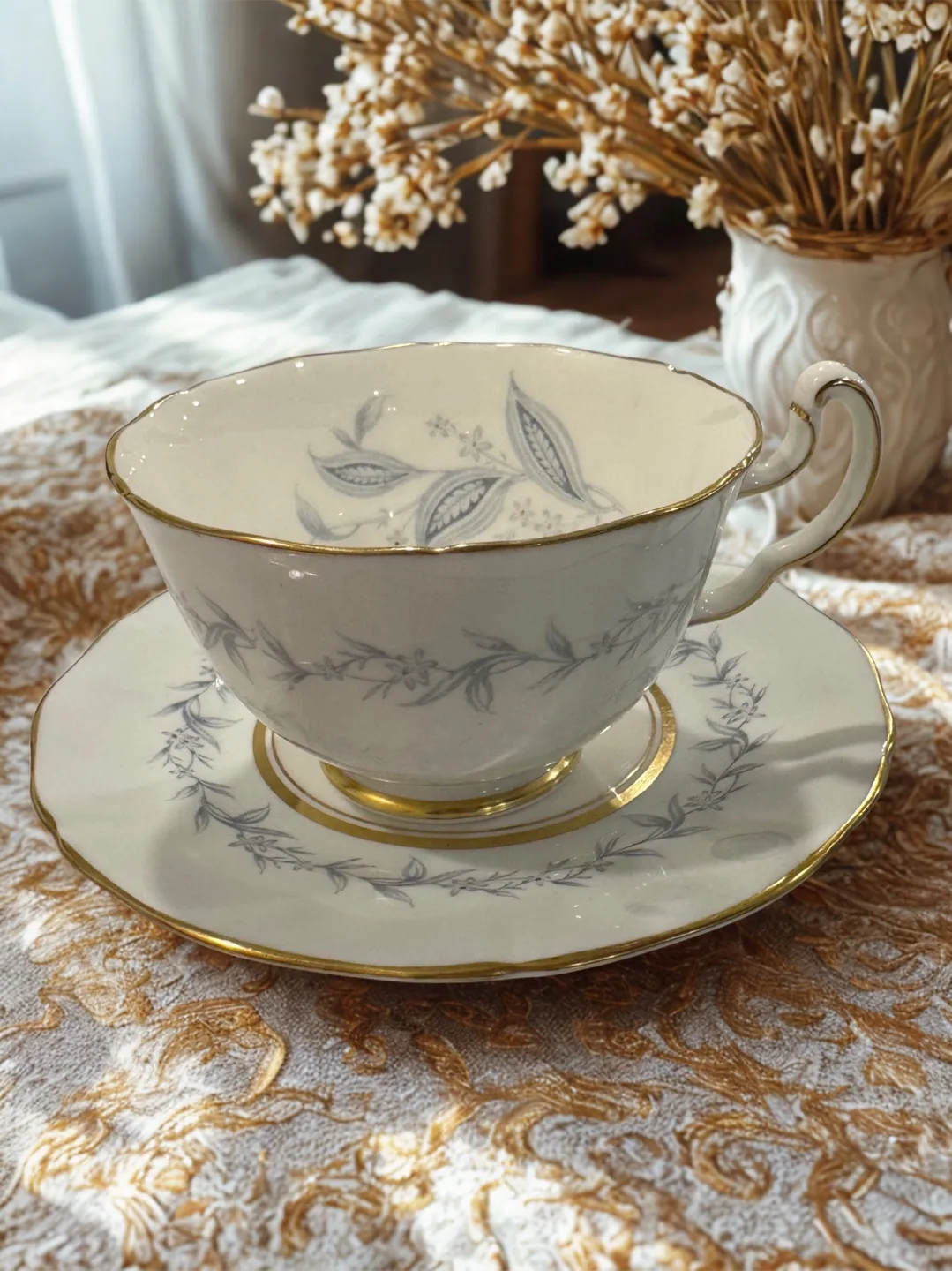 Set of 4 Vintage Teacup and Saucer thumbnail