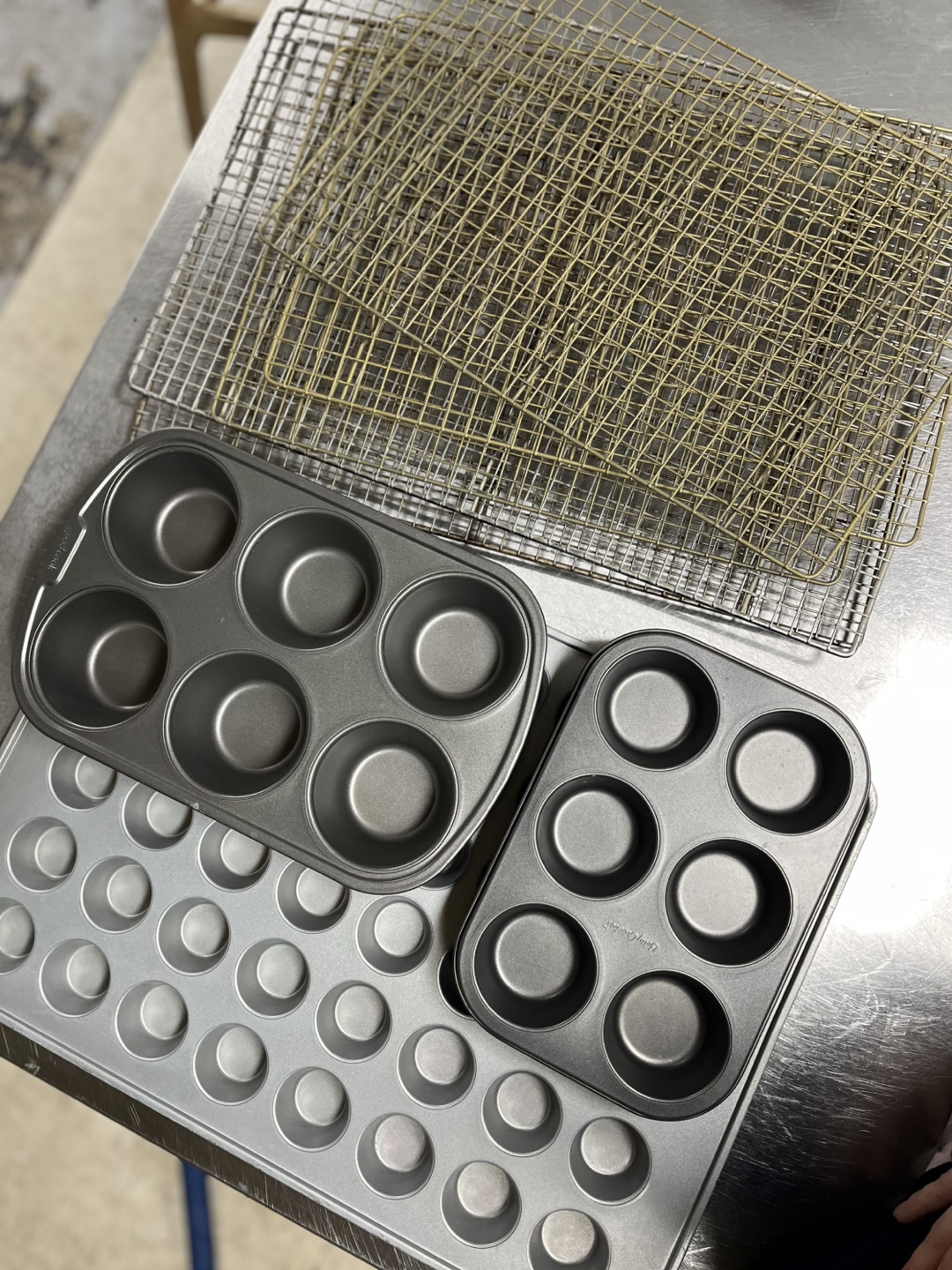 Baking Pans and Cooling Racks
