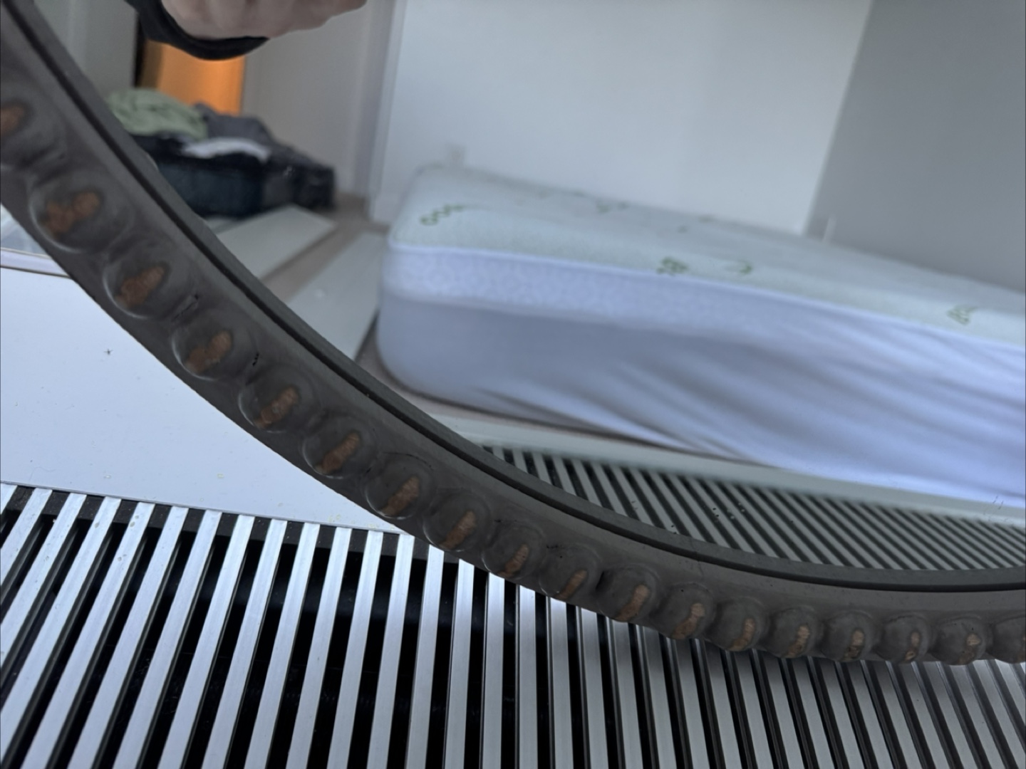 Round Decorative Mirror - photo 3