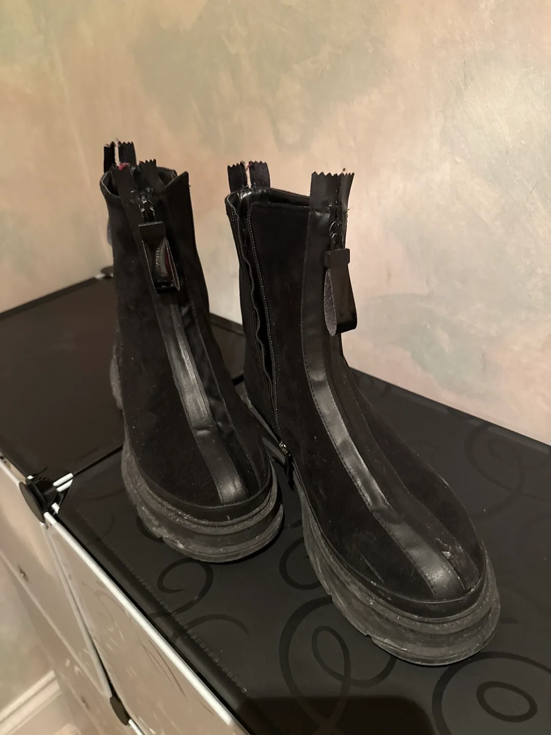 Stylish platform boots thumbnail