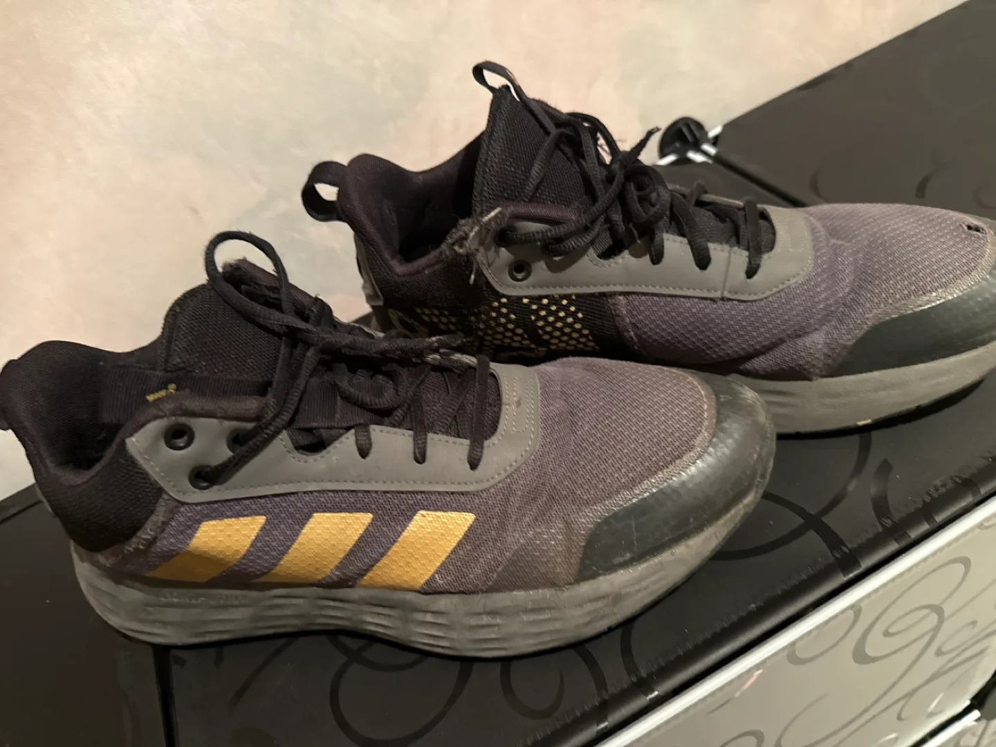 Addidas men’s shoe thumbnail