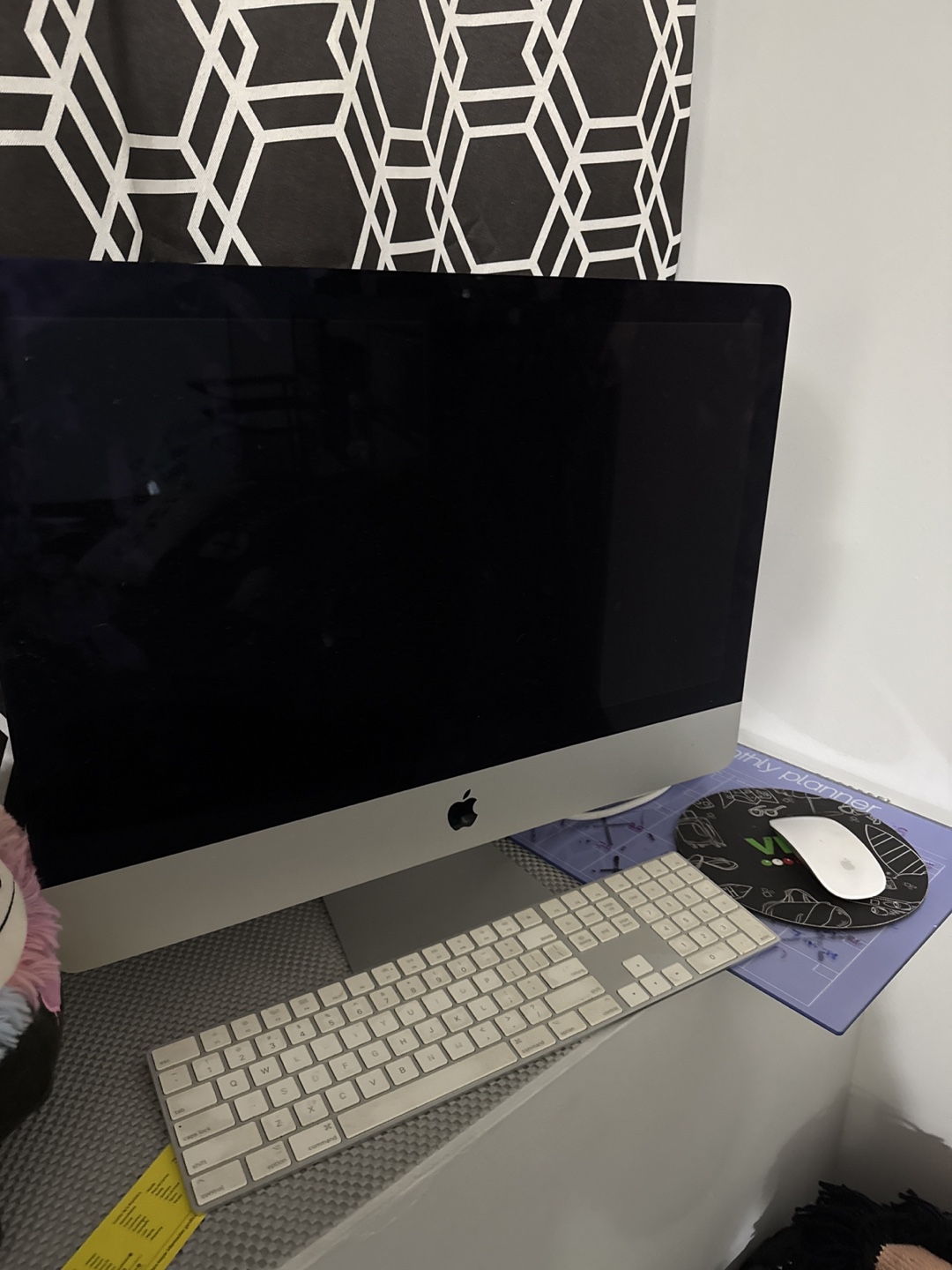 Apple iMac Desktop Computer with Keyboard and Mouse
