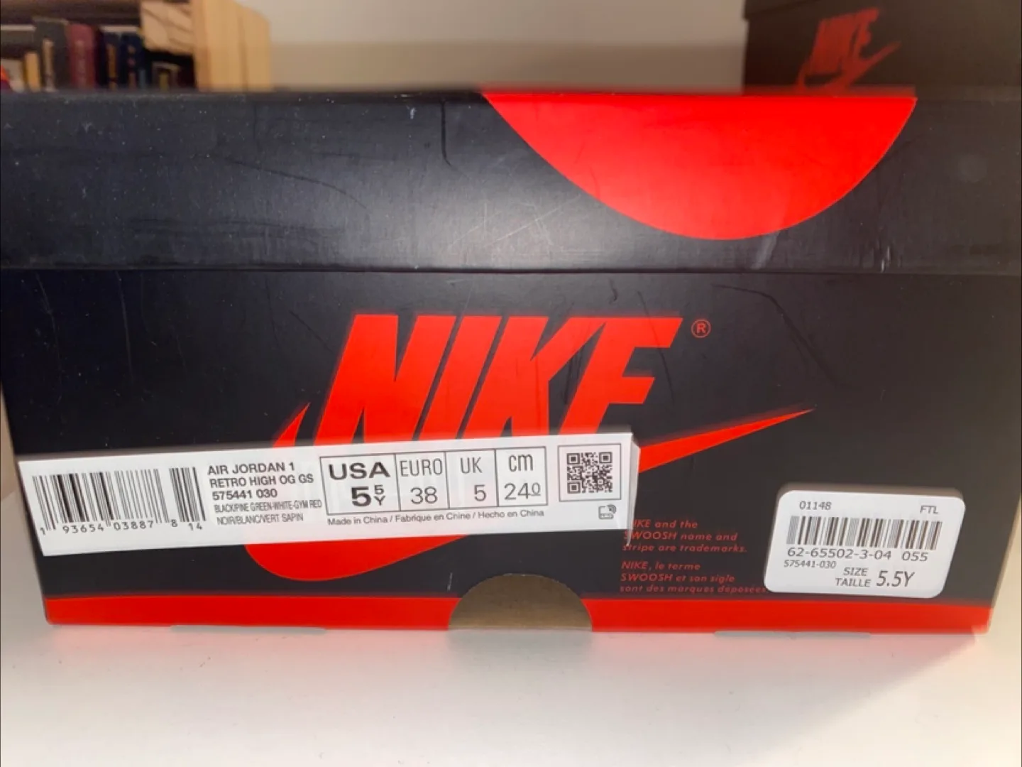 Nike Air Jordan 1 Retro High OG Black/Pine Green Size 5.5Y thumbnail