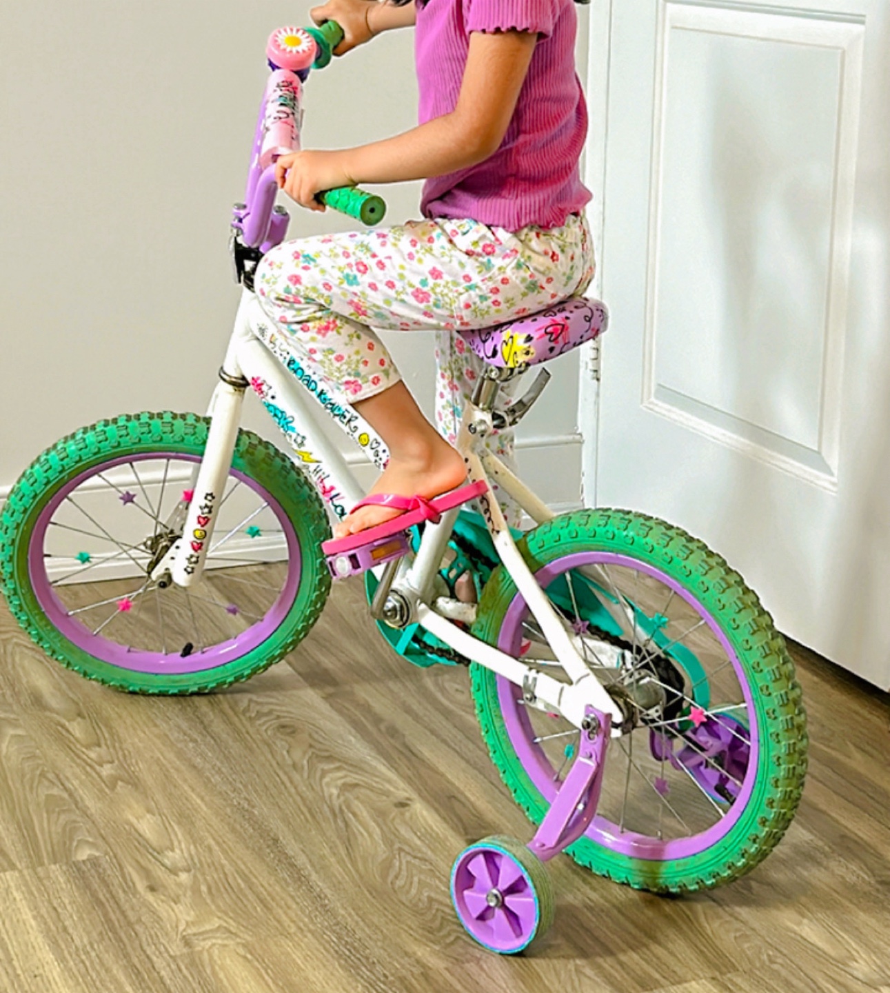 Girls' 16 inch bike with training wheels - photo 2