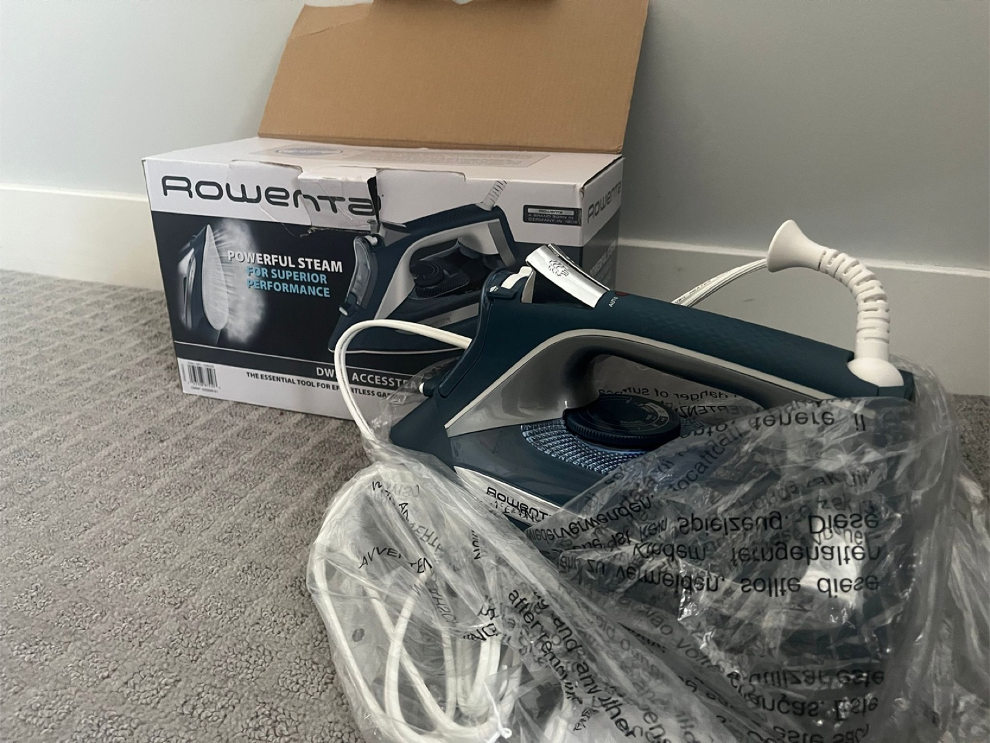 Rowenta DW23 AccesSteam Iron - New in Box - photo 2